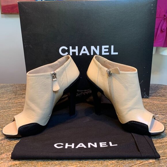 CHANEL NEW Open Toe Leather Ankle Boot Bootie Black & Tan CC Logo EU 38 US 7-7.5 - Picture 3 of 12